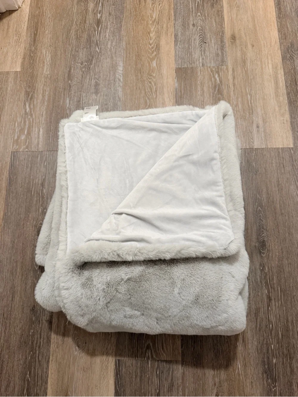 Anthropologie sophie faux fur blanket